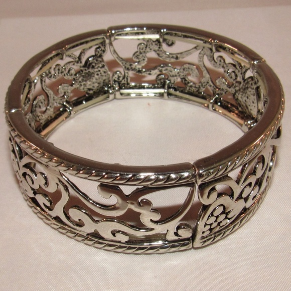 Bracelet Stretch Silver Tone Chrome Elastic New - Picture 1 of 5